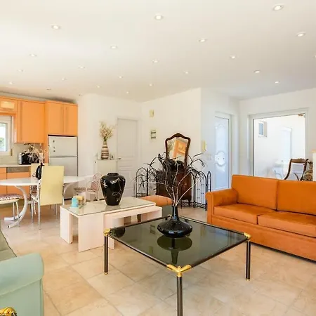 Holiday home Beachfront Haven - Peaceful Seaside Retreat *