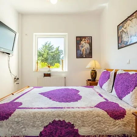 Beachfront Haven - Peaceful Seaside Retreat Holiday home