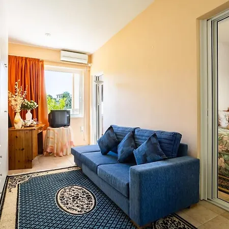 Vakantiehuis Beachfront Haven - Peaceful Seaside Retreat *