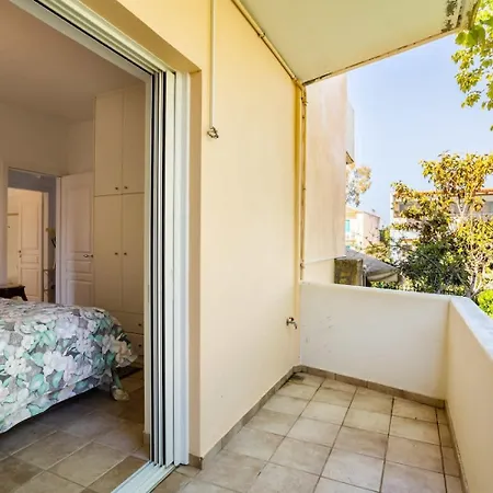 Beachfront Haven - Peaceful Seaside Retreat *