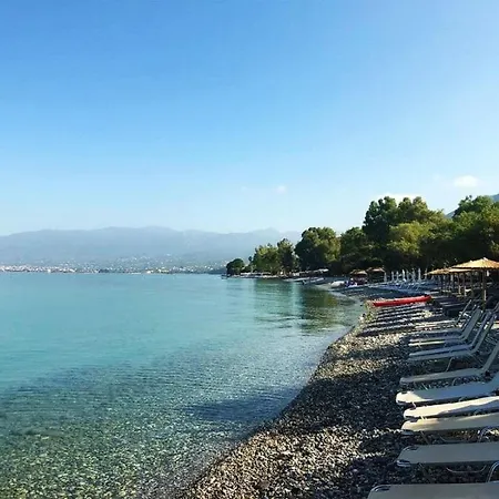 Vakantiehuis Beachfront Haven - Peaceful Seaside Retreat *